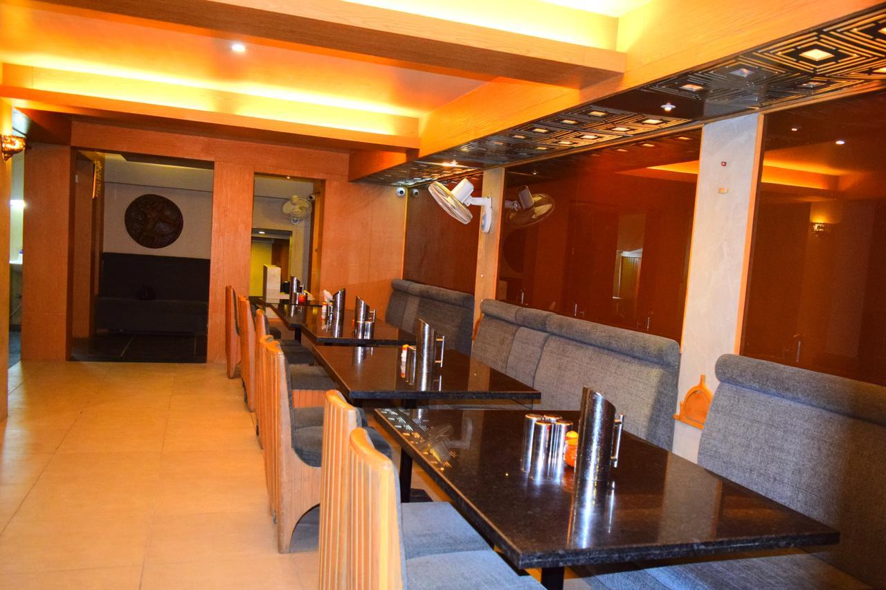 Hotel Chandragupta Ujjain Exterior foto